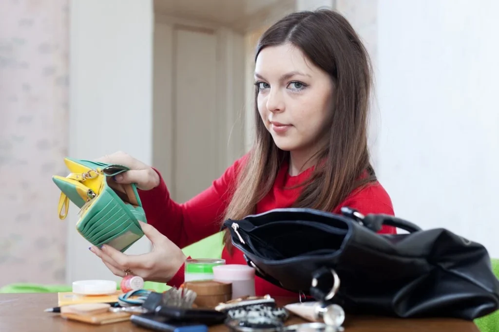 10 Money Habits That Separate Savers from Spenders